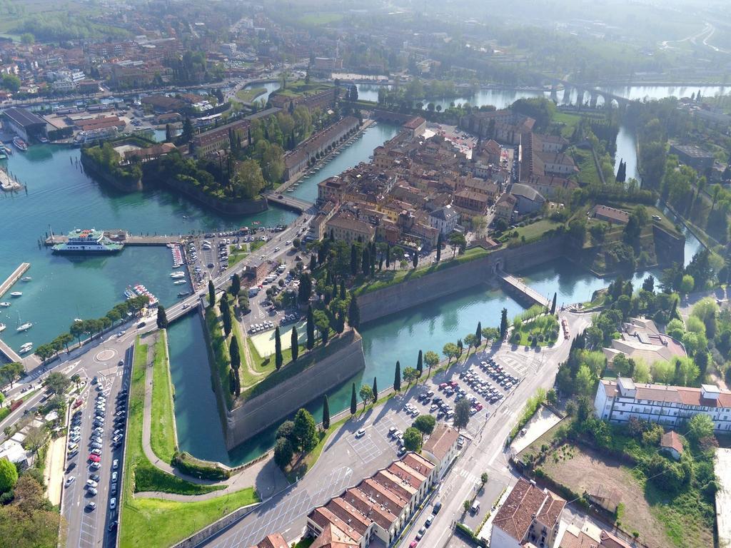 Lake Garda Lovers Peschiera del Garda Buitenkant foto