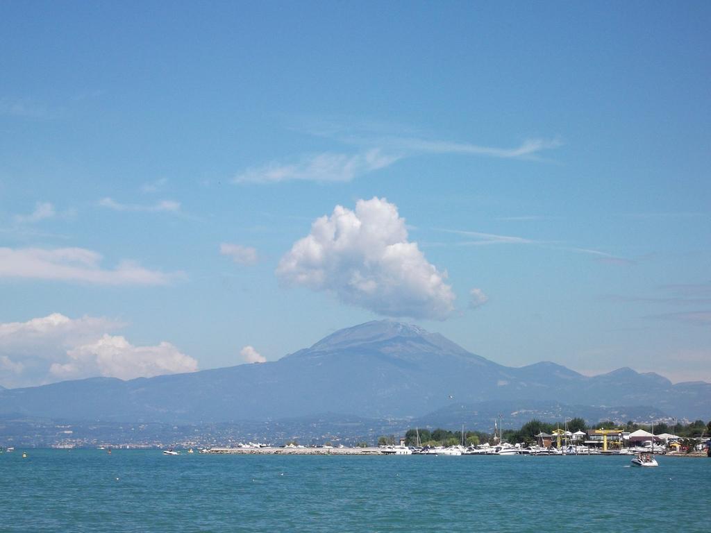 Lake Garda Lovers Peschiera del Garda Buitenkant foto